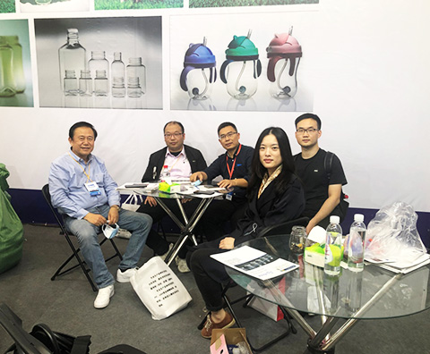 Le groupe a participé à la Chine Plastics Expo tenue à Yuyao